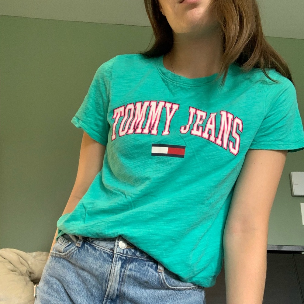 Tommy Hilfiger women’s medium graphic t-shirt green blue